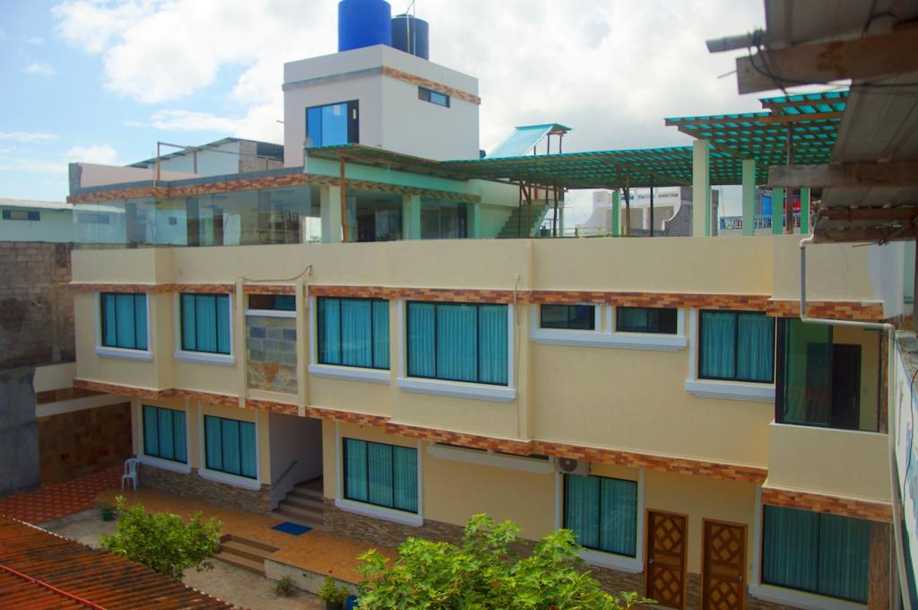 Hotel Flamingo Puerto Ayora  Exterior photo